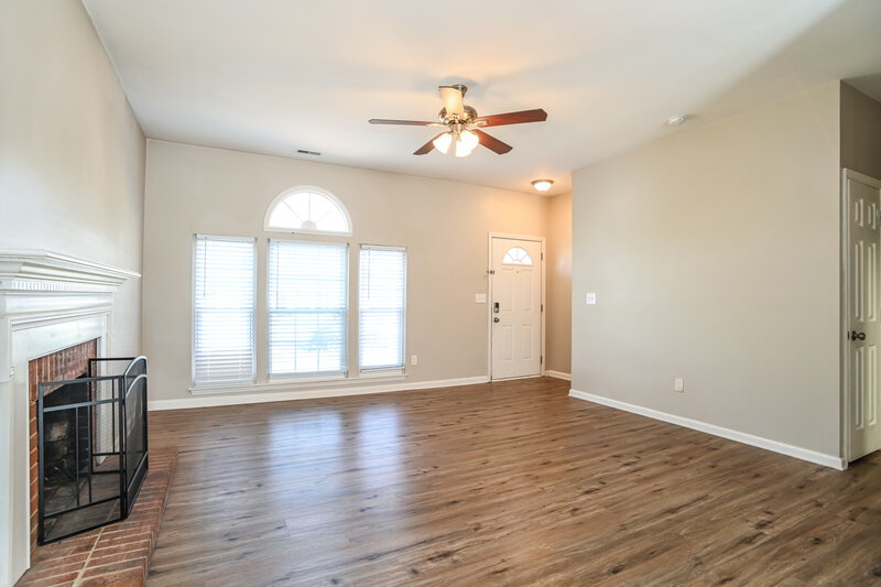 1,900/Mo, 2117 David Earl Dr Charlotte, NC 28213 Living Room View