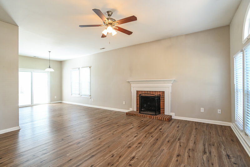 1,900/Mo, 2117 David Earl Dr Charlotte, NC 28213 Living Room View 2