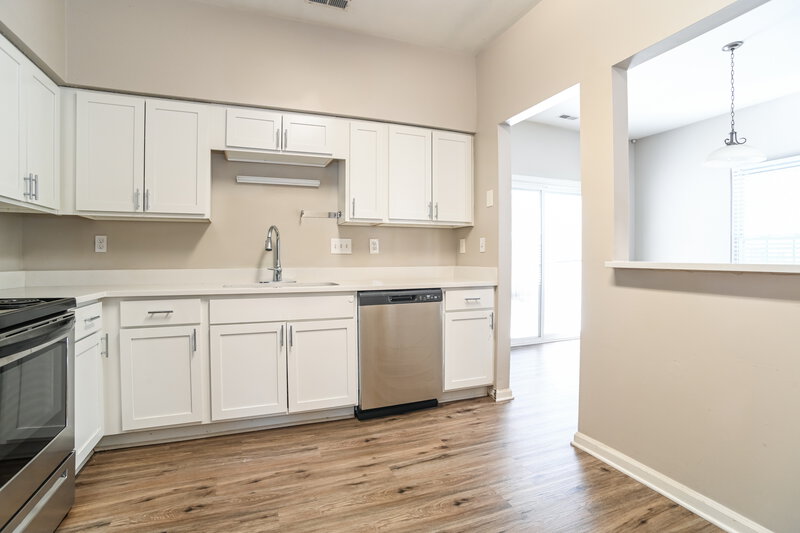 1,900/Mo, 2117 David Earl Dr Charlotte, NC 28213 Kitchen View 2