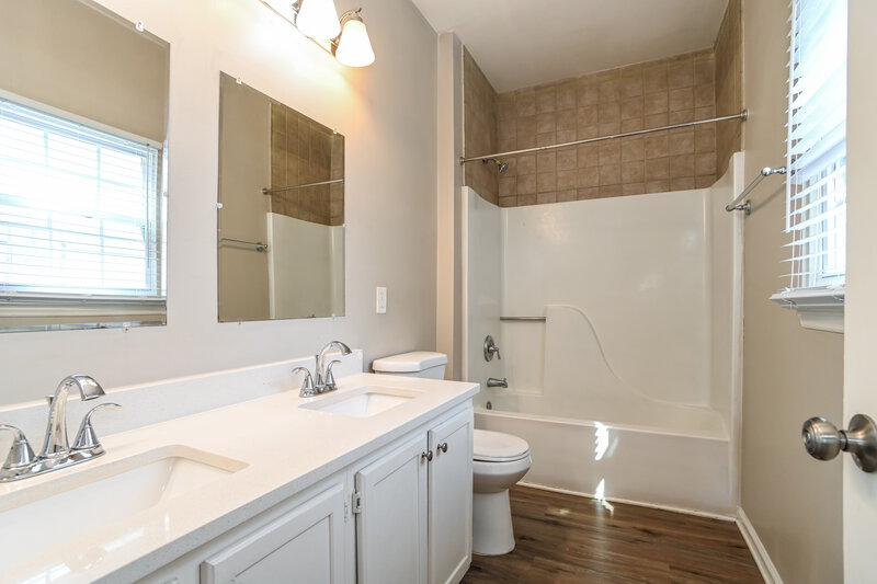 1,900/Mo, 2117 David Earl Dr Charlotte, NC 28213 Main Bathroom View