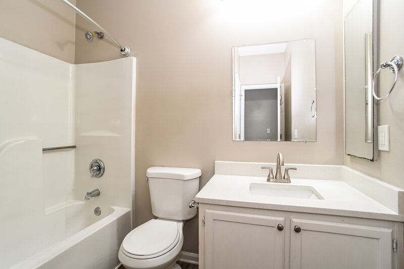 1,900/Mo, 2117 David Earl Dr Charlotte, NC 28213 Bathroom View
