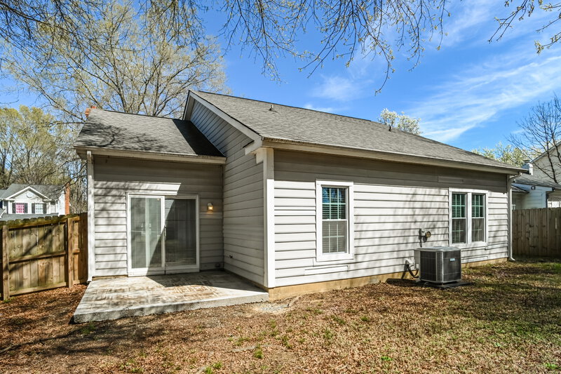 1,900/Mo, 2117 David Earl Dr Charlotte, NC 28213 Rear View 2