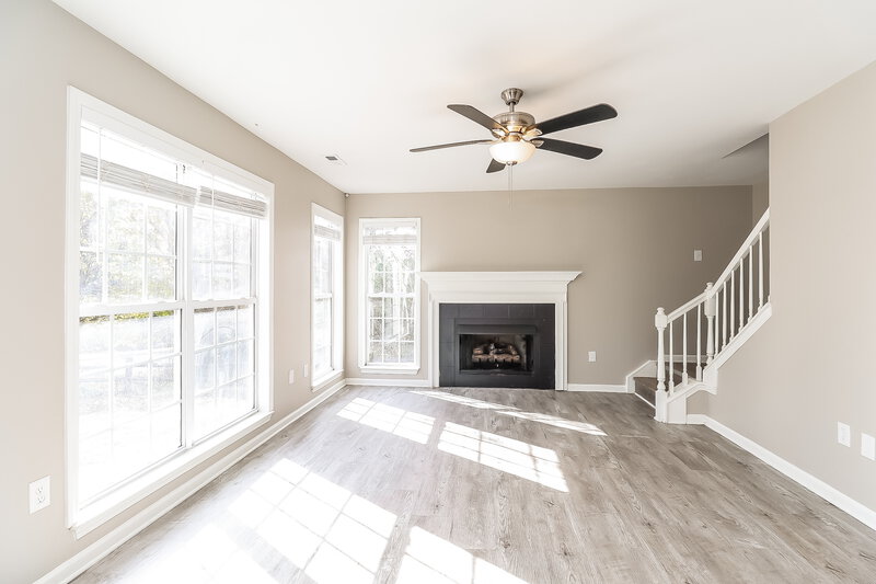 2,180/Mo, 112 Old Willow Rd Mooresville, NC 28115 Living Room View 2