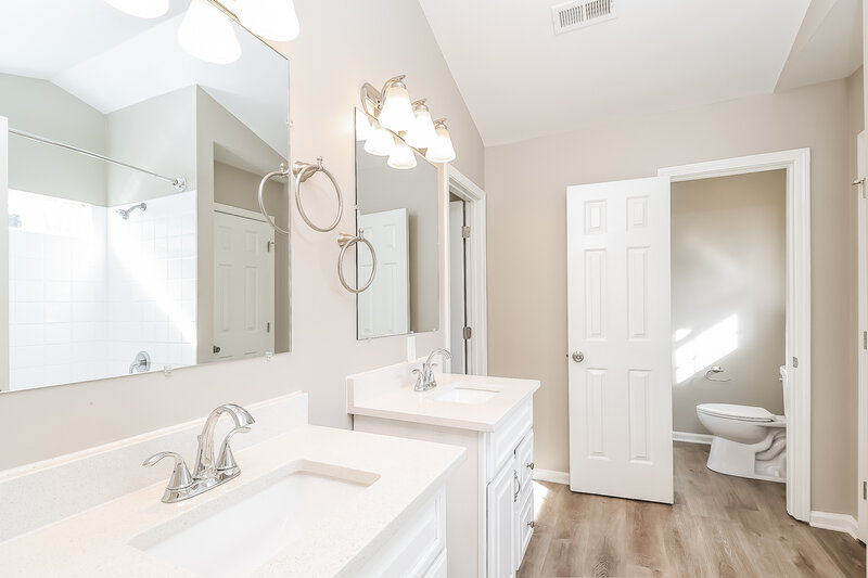 2,180/Mo, 112 Old Willow Rd Mooresville, NC 28115 Main Bathroom View