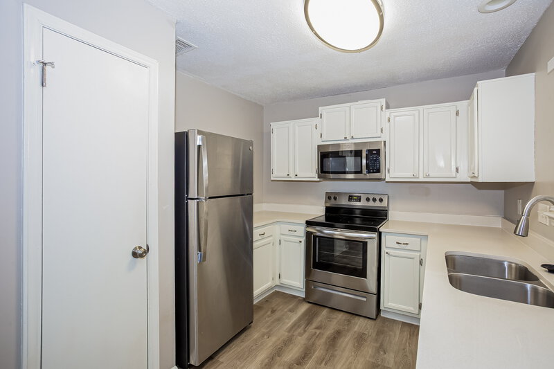 1,990/Mo, 7500 Lawyers Station Dr Mint Hill, NC 28227 Kitchen View 2