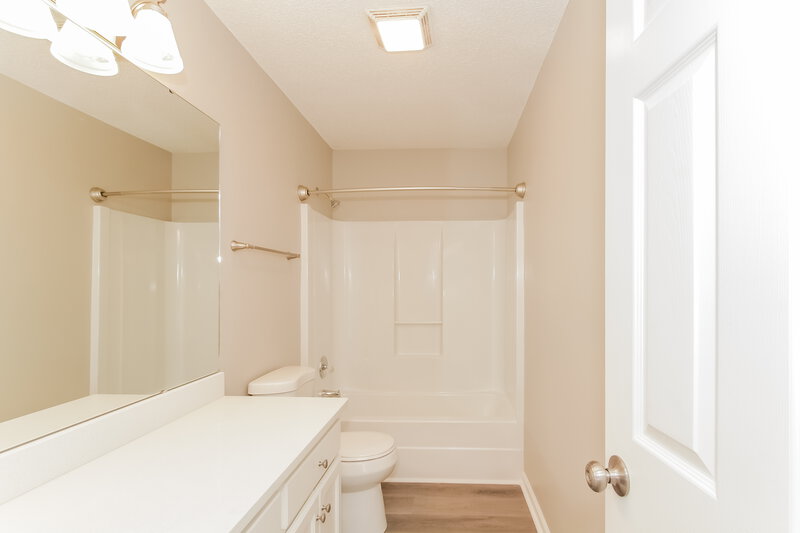 1,860/Mo, 233 Candle Ct Concord, NC 28027 Main Bathroom View