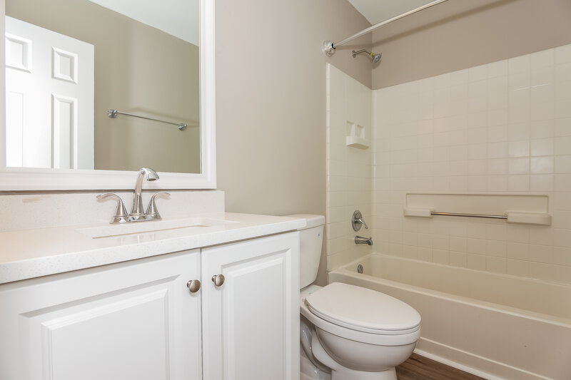1,695/Mo, 1113 Green Circle Dr Gastonia, NC 28054 Main Bathroom View