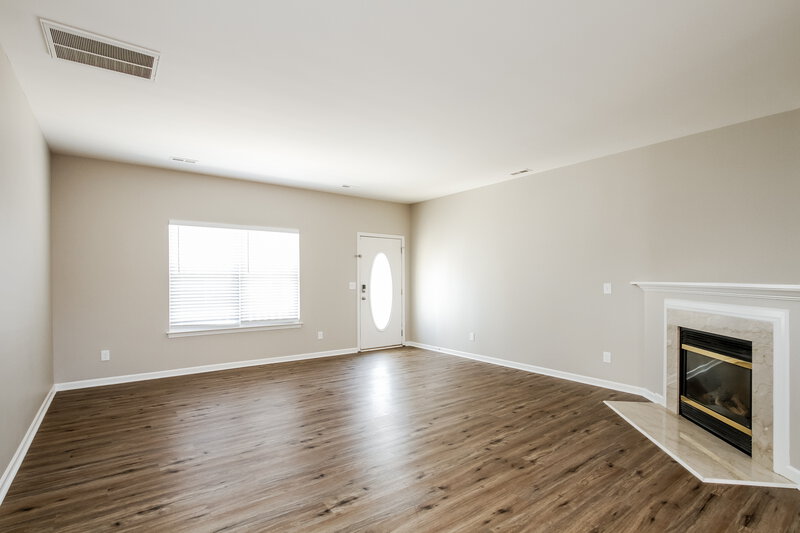 2,180/Mo, 102 Clacton Ct Mooresville, NC 28117 Living Room View