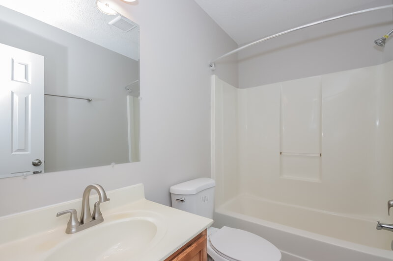 1,750/Mo, 2021 Brantley Creek Dr Kannapolis, NC 28083 Bathroom View