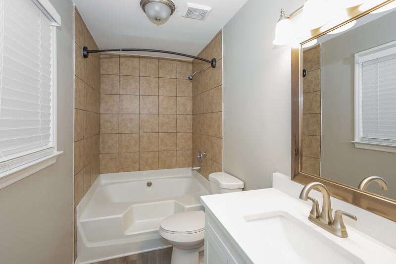 2,060/Mo, 9605 Manus Ct Matthews, NC 28105 Main Bathroom View