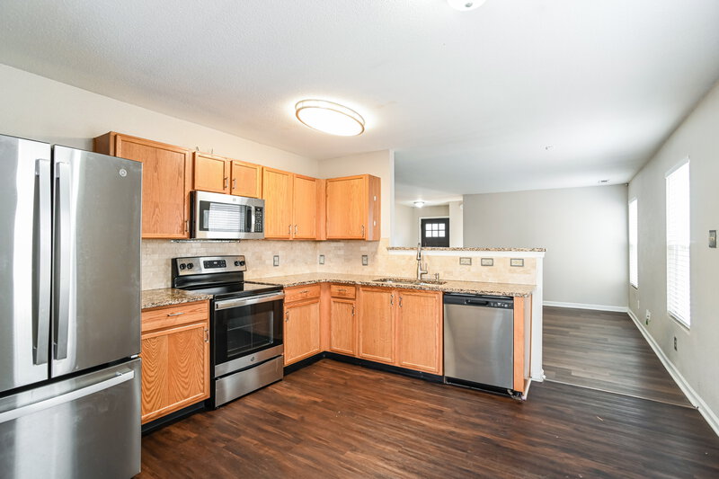 1,800/Mo, 6519 Matlea Ct Charlotte, NC 28215 Kitchen View 2