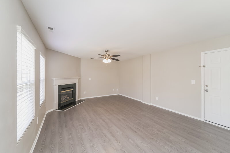 2,125/Mo, 2912 Buckleigh Dr Charlotte, NC 28215 Living Room View