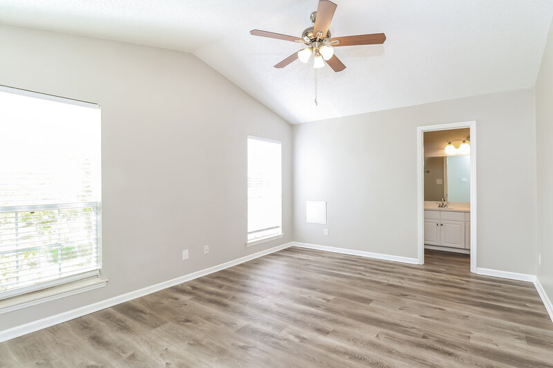 1,930/Mo, 2601 Clarencefield Drive Charlotte, NC 28216 Main Bedroom View 2