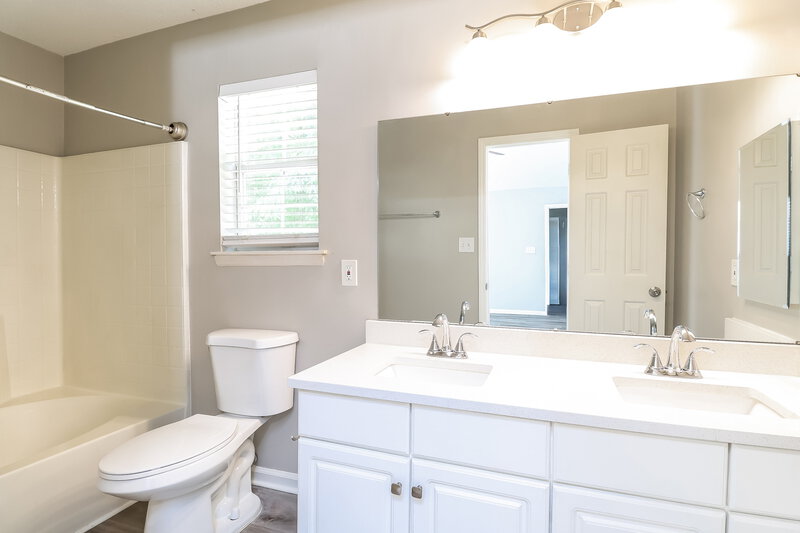 1,930/Mo, 2601 Clarencefield Drive Charlotte, NC 28216 Bathroom View