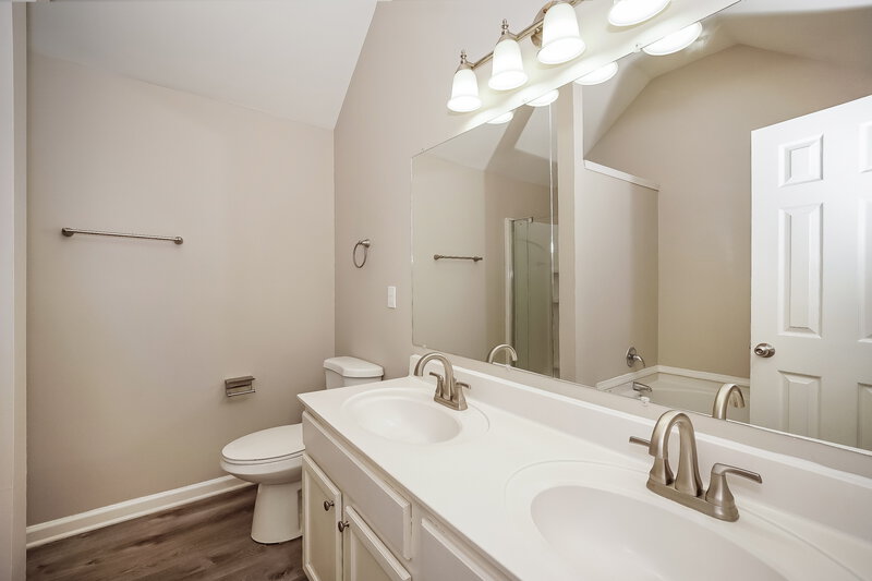 1,945/Mo, 127 Fairmont Cir Kannapolis, NC 28083 Main Bathroom View