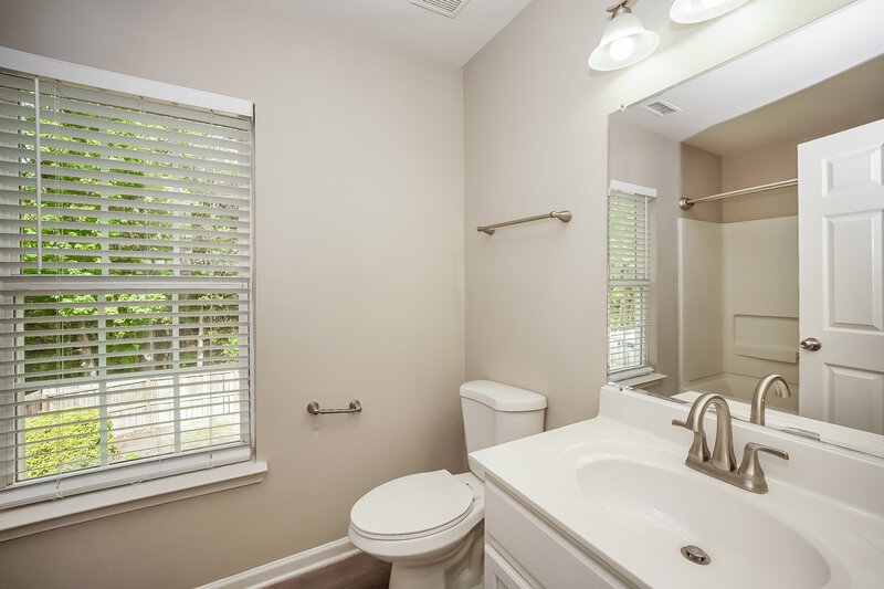 1,945/Mo, 127 Fairmont Cir Kannapolis, NC 28083 Bathroom View