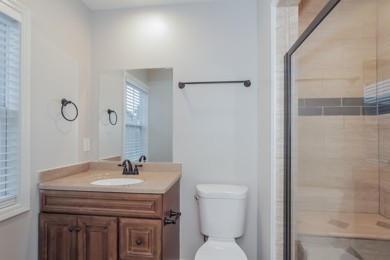 1,915/Mo, 4810 Samuel Richard St Kannapolis, NC 28083 Bathroom View