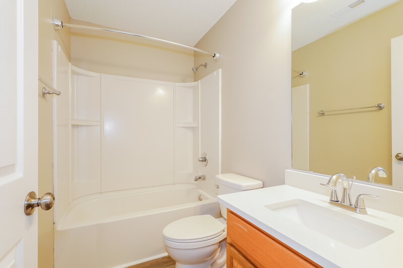 2,045/Mo, 127 Ranlo Ave Gastonia, NC 28054 Bathroom View
