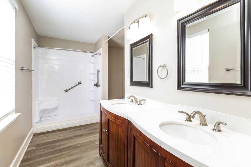 1,935/Mo, 9735 Baxter Caldwell Dr Charlotte, NC 28213 Main Bathroom View