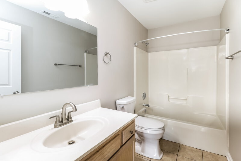 1,935/Mo, 9735 Baxter Caldwell Dr Charlotte, NC 28213 Bathroom View