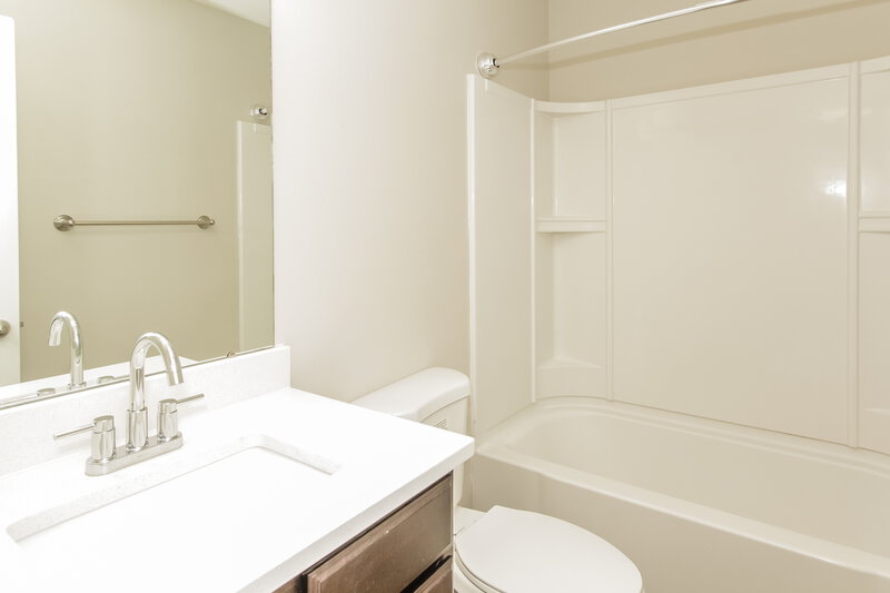 1,800/Mo, 3849 Hope Marian St Gastonia, NC 28052 Main Bathroom View