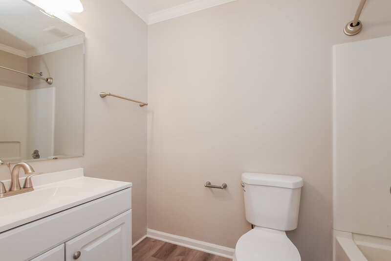 2,040/Mo, 4813 Shea Ct Monroe, NC 28110 Main Bathroom View