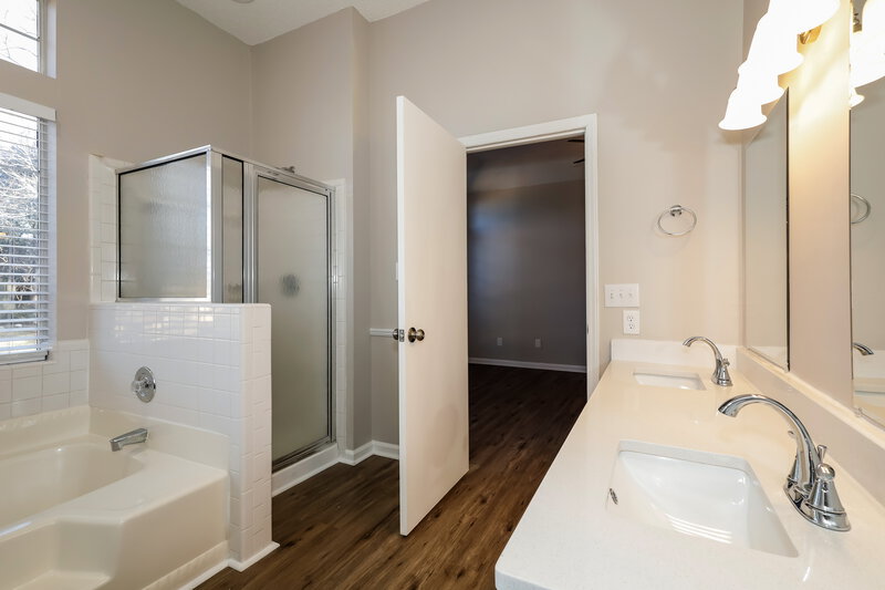 2,115/Mo, 2518 Bushy Pine Ct Charlotte, NC 28273 Main Bathroom View