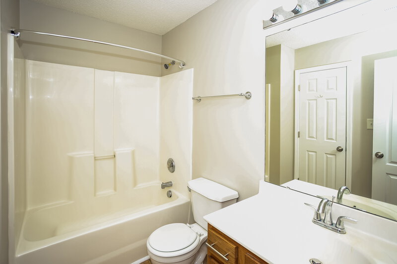 2,020/Mo, 1916 Harrison Park Dr Waxhaw, NC 28173 Main Bathroom View
