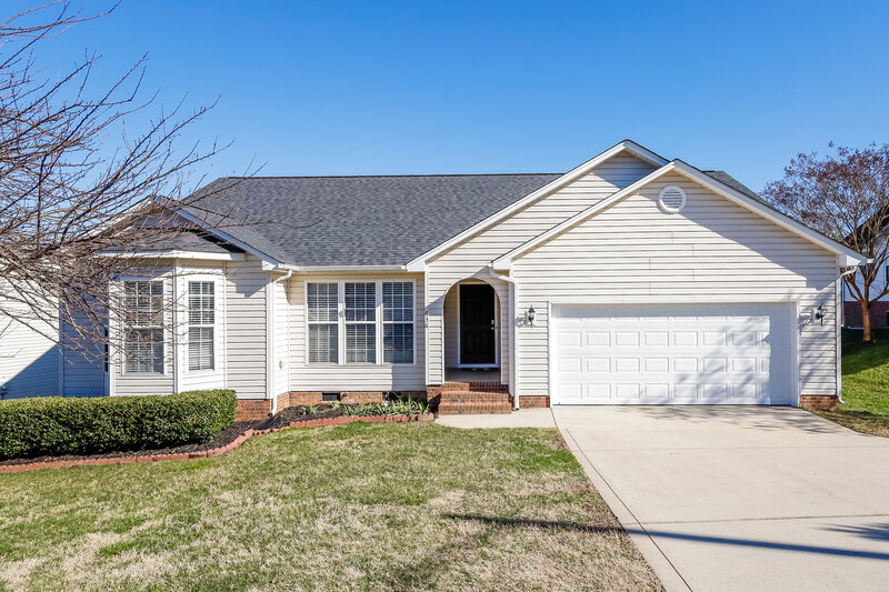 1,740/Mo, 636 Summey Farm Dr Dallas, NC 28034 External View