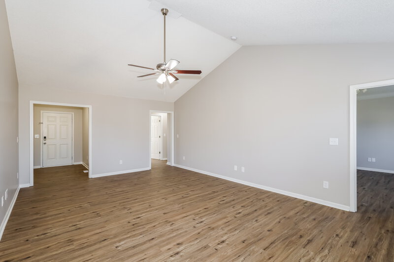 1,740/Mo, 636 Summey Farm Dr Dallas, NC 28034 Living Room View