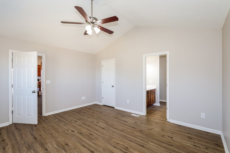 1,740/Mo, 636 Summey Farm Dr Dallas, NC 28034 Main Bedroom View 2