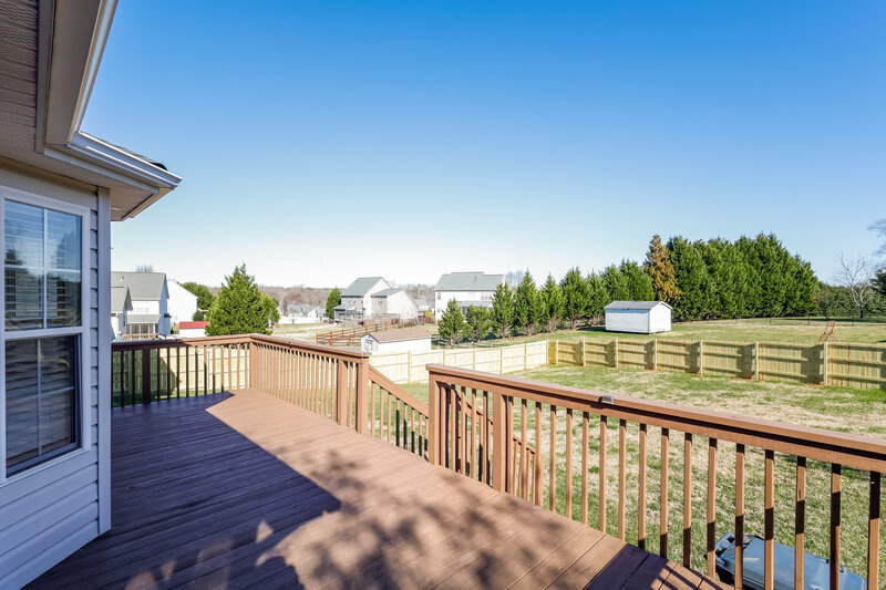 1,740/Mo, 636 Summey Farm Dr Dallas, NC 28034 Deck View