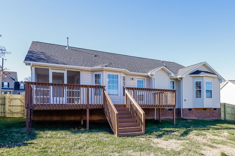 1,740/Mo, 636 Summey Farm Dr Dallas, NC 28034 Rear View