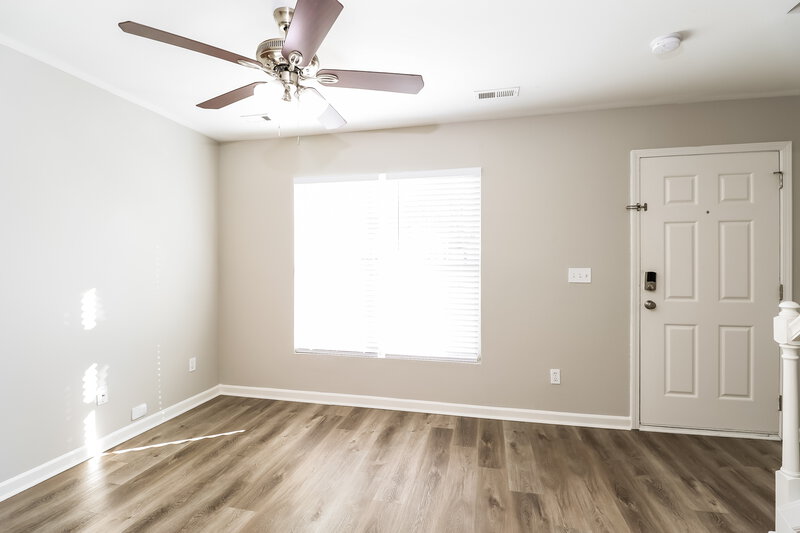 1,830/Mo, 6516 Lynmont Dr Charlotte, NC 28212 Living Room View