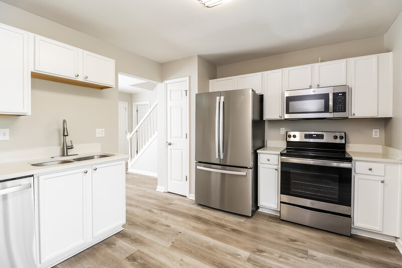 1,830/Mo, 6516 Lynmont Dr Charlotte, NC 28212 Kitchen View 2