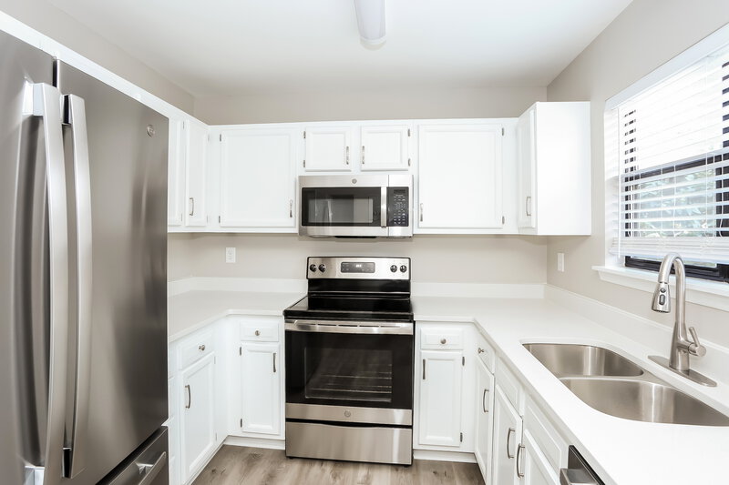 2,015/Mo, 8428 Rittenhouse Cir Charlotte, NC 28270 Kitchen View