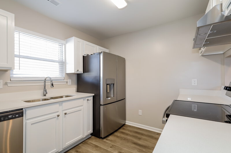 1,715/Mo, 1919 Bromwich Rd Charlotte, NC 28208 Kitchen View 2
