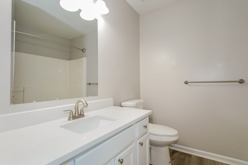 1,715/Mo, 1919 Bromwich Rd Charlotte, NC 28208 Bathroom View