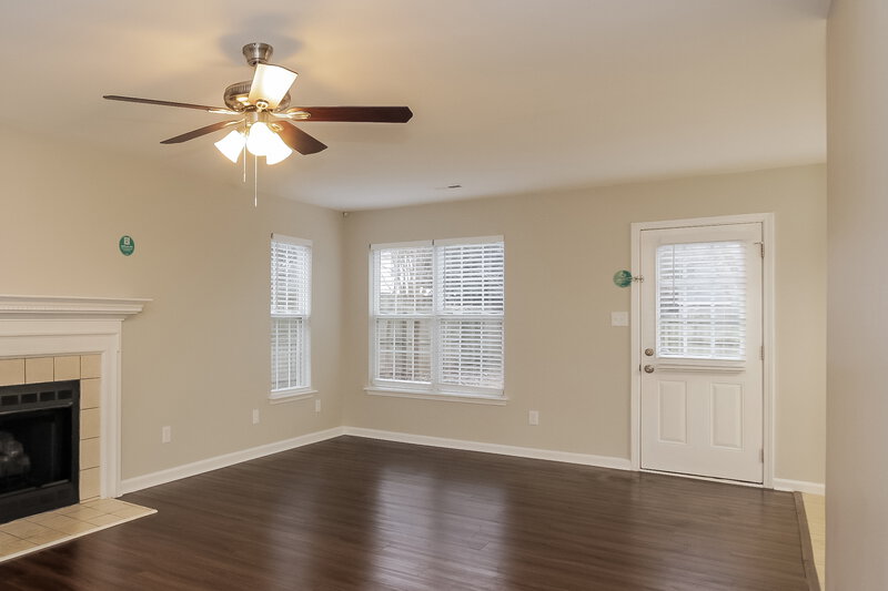 1,775/Mo, 8419 Blue Aster Ln Charlotte, NC 28269 Living Room View 2