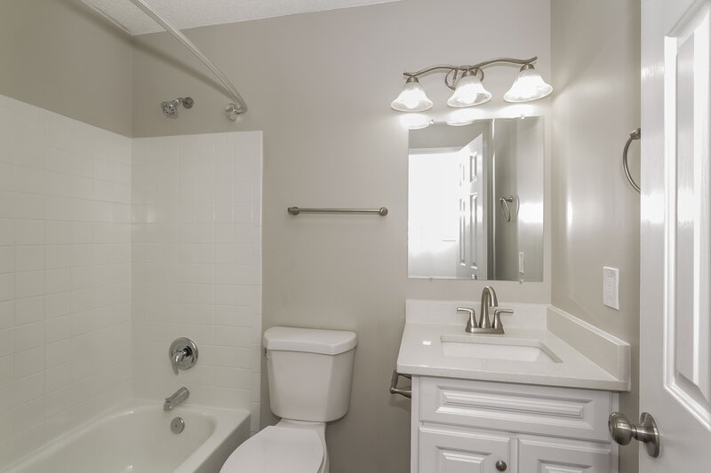 1,775/Mo, 8419 Blue Aster Ln Charlotte, NC 28269 Bathroom View