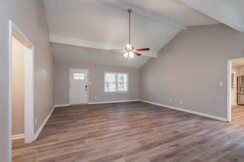 1,775/Mo, 2816 Royal Ridge Ln Charlotte, NC 28212 Living Room View 2