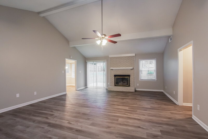 1,775/Mo, 2816 Royal Ridge Ln Charlotte, NC 28212 Living Room View 3