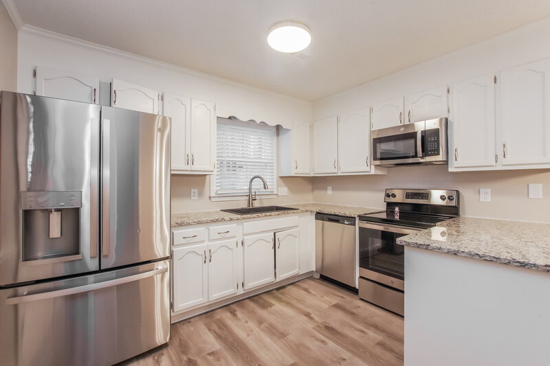 1,775/Mo, 2816 Royal Ridge Ln Charlotte, NC 28212 Kitchen View 2