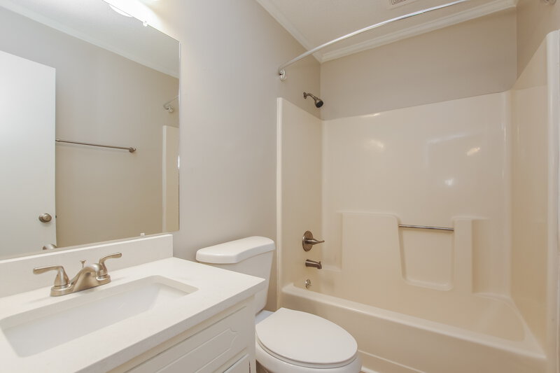 1,775/Mo, 2816 Royal Ridge Ln Charlotte, NC 28212 Main Bathroom View
