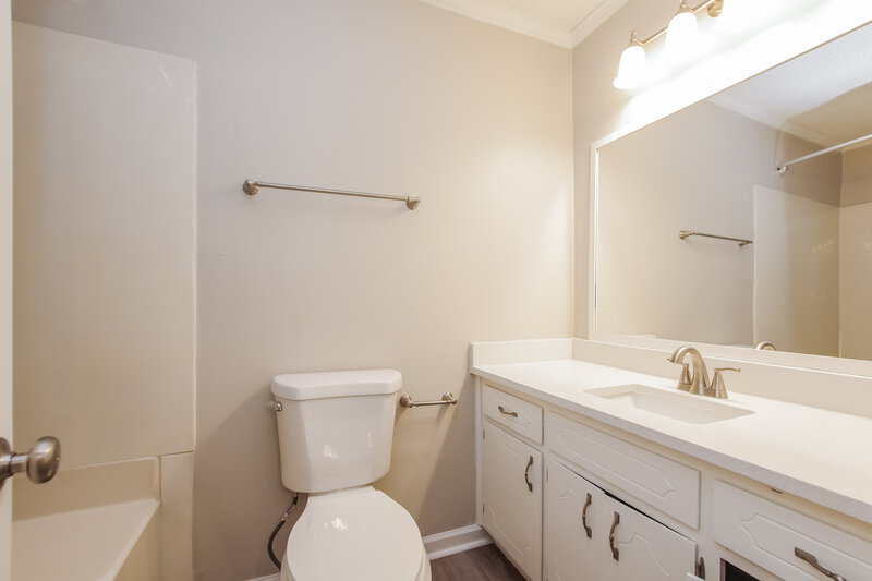 1,775/Mo, 2816 Royal Ridge Ln Charlotte, NC 28212 Bathroom View