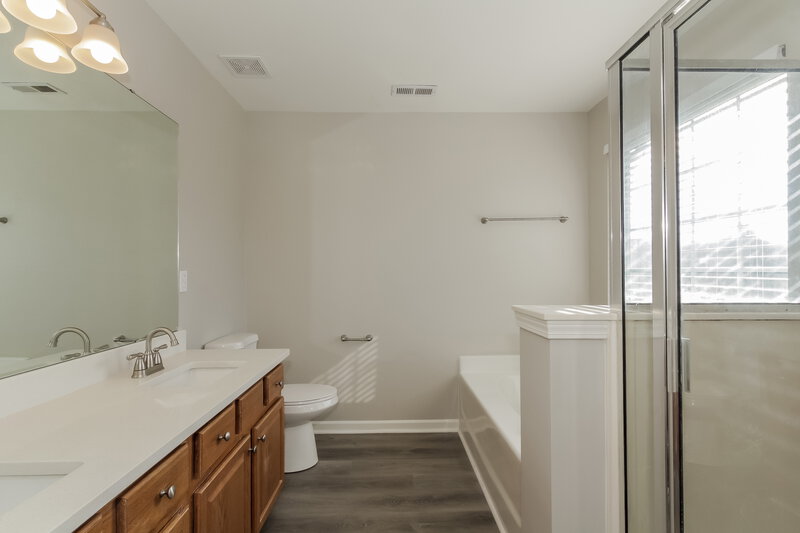 2,050/Mo, 1014 Sparrow Valley Way Charlotte, NC 28214 Main Bathroom View