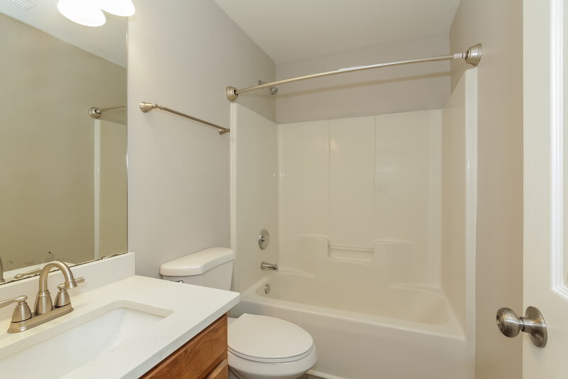 2,050/Mo, 1014 Sparrow Valley Way Charlotte, NC 28214 Bathroom View