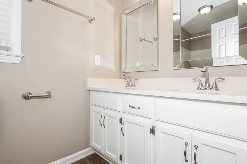 2,035/Mo, 1579 Hoffman Rd Gastonia, NC 28054 Main Bathroom View