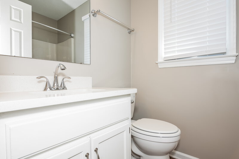 2,035/Mo, 1579 Hoffman Rd Gastonia, NC 28054 Bathroom View