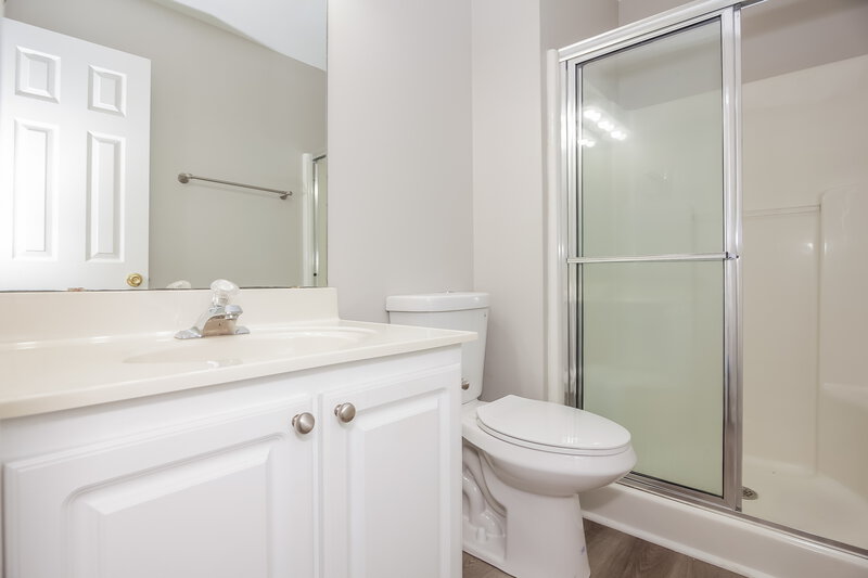 2,075/Mo, 10552 English Setter Way Charlotte, NC 28269 Main Bathroom View